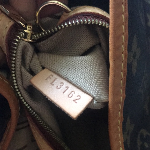 ✨AUTHENTIC✨ SLOUCHY HOBO Louis Vuitton bag - Picture 15 of 16